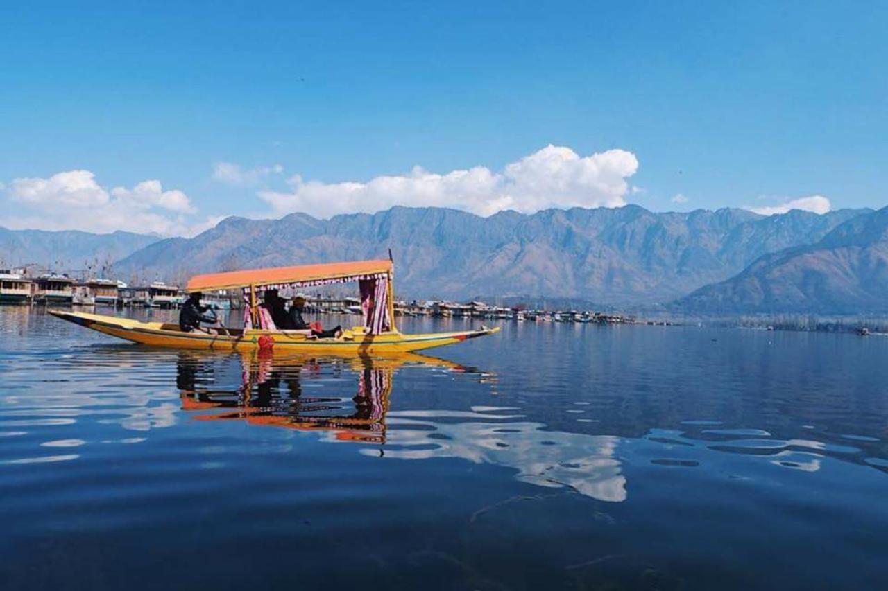 Umbrella Group Of House Boat Otel Srīnagar Dış mekan fotoğraf