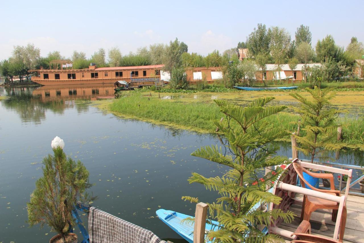 Umbrella Group Of House Boat Otel Srīnagar Dış mekan fotoğraf