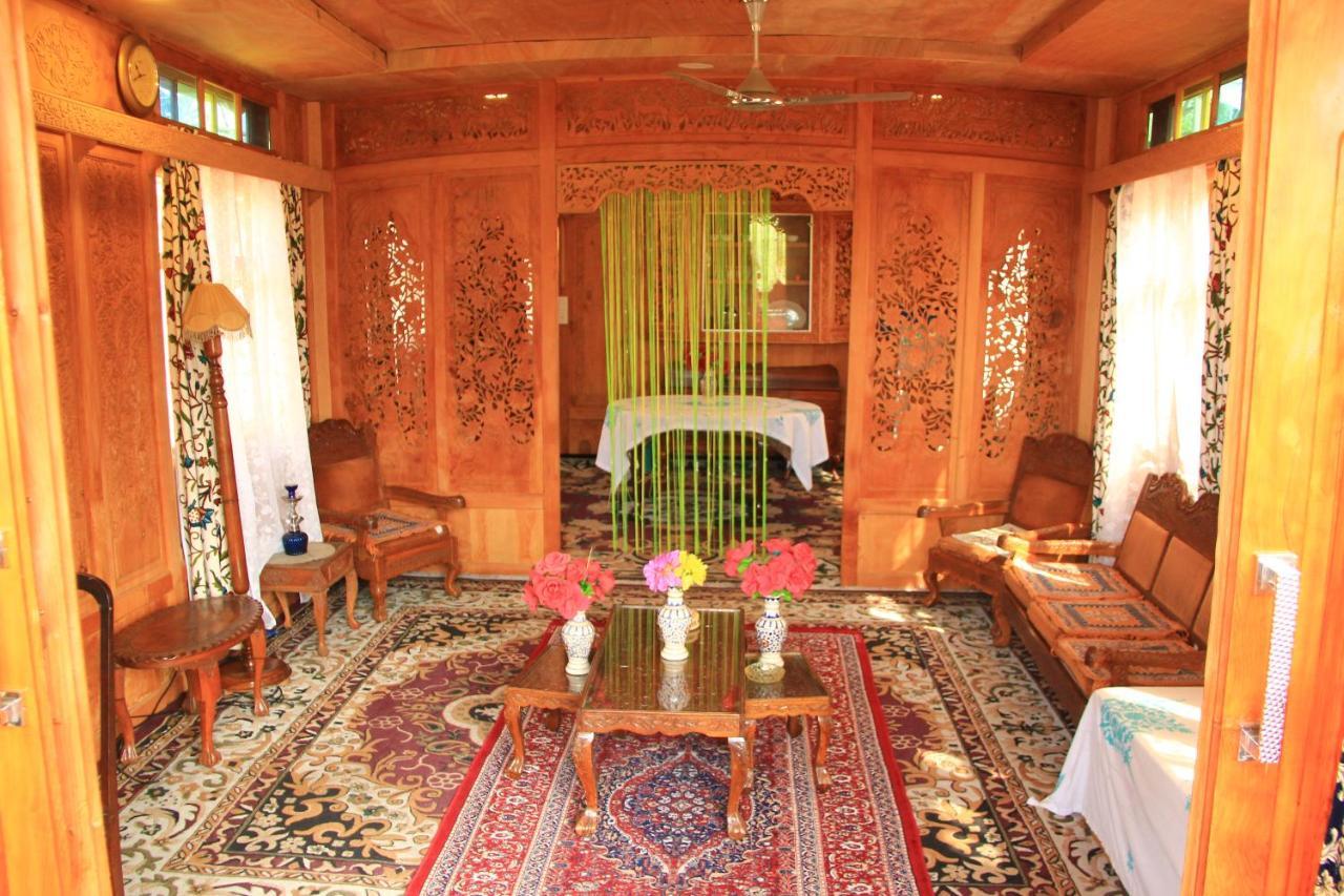 Umbrella Group Of House Boat Otel Srīnagar Dış mekan fotoğraf